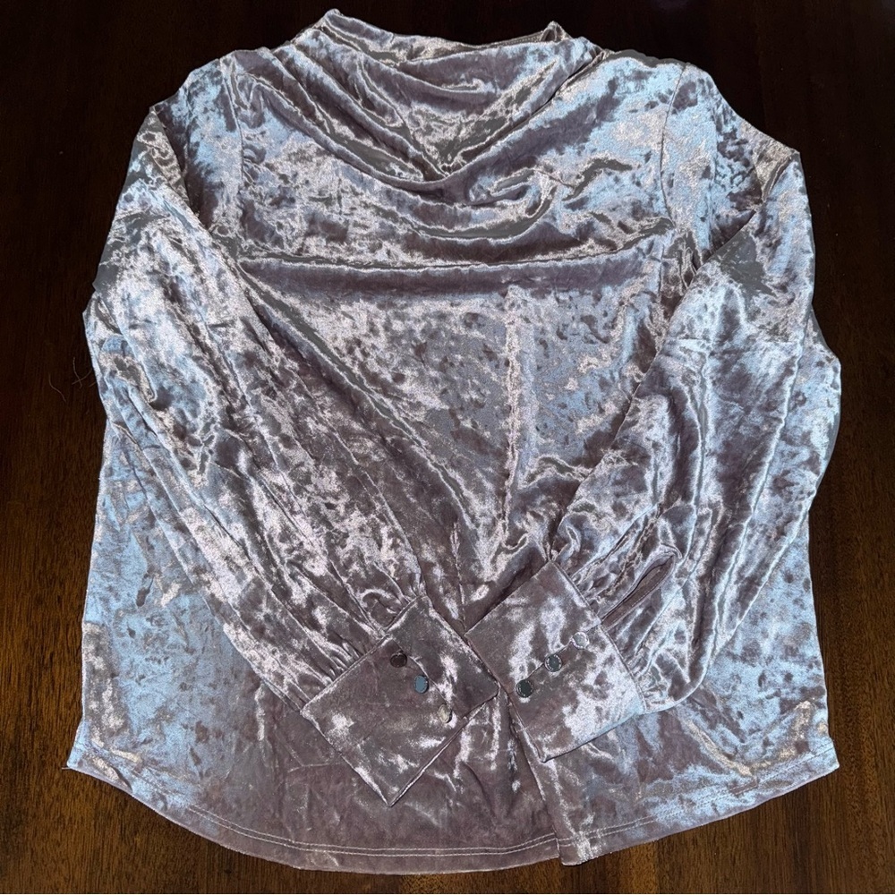 Badgley Mischka NWT Crushed Velvet Lite Purple High Neck Long Sleeve Top Medium